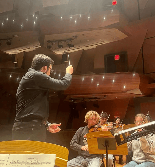 Andres Fierro conducting